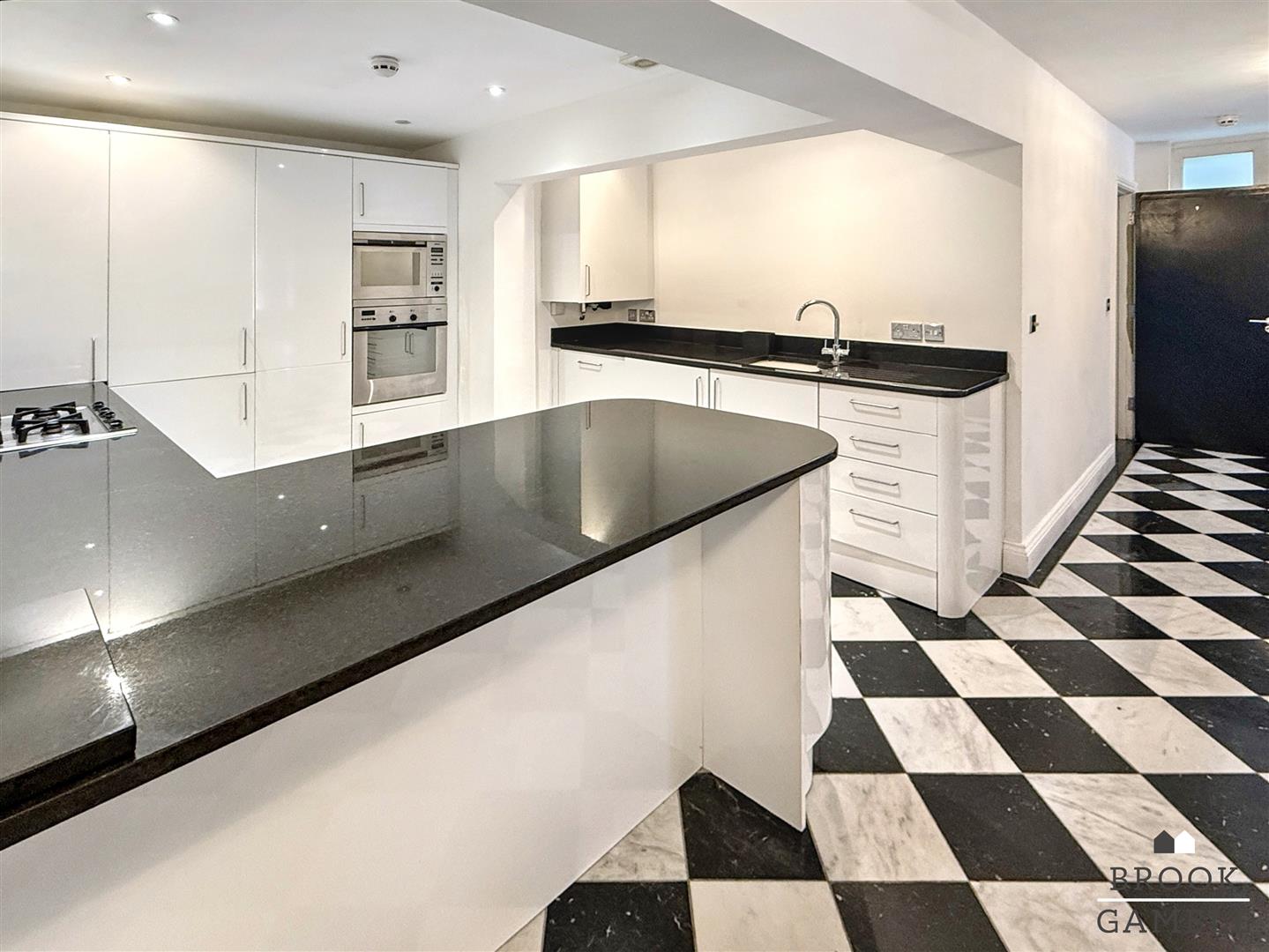 2 Bedroom Apartment. 13 Granville Road in Eastbourne,  14